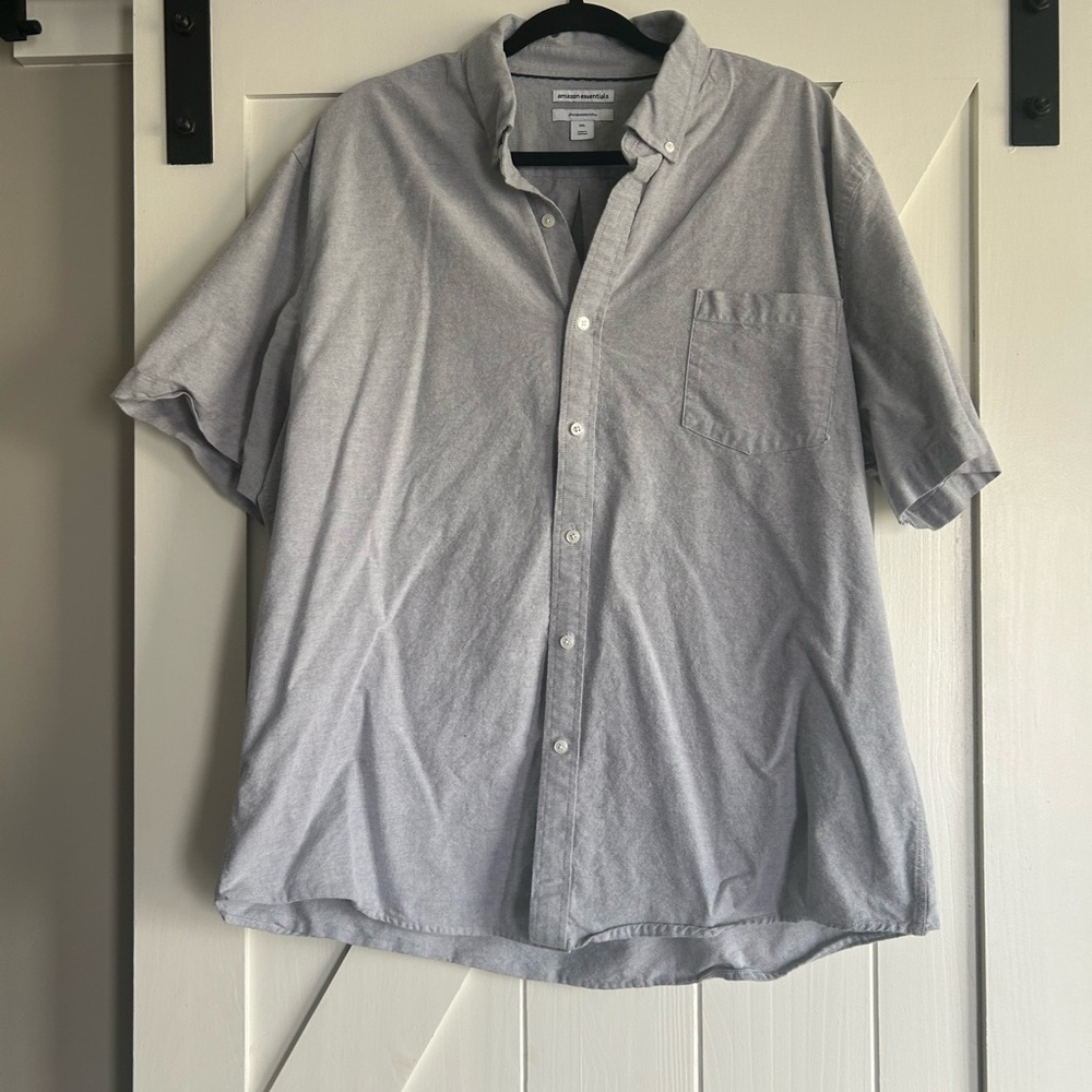 Men's Gray Button-Up Shirt